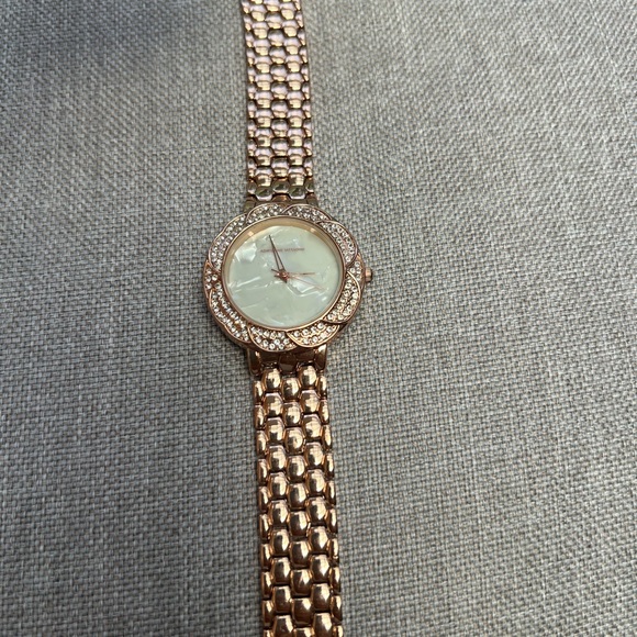 Adrienne Vittadini Accessories - Elegant Adrienne Vittadini Rose Gold Women's Watch